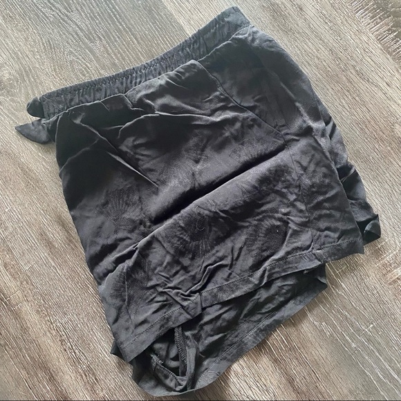Luxury Edition Elastic Waistband Short, Black Fan - Picture 2 of 5